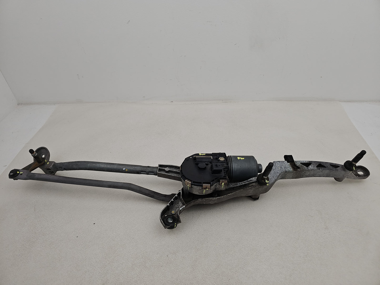Front Wiper Motor & Mechanism / Linkage 1