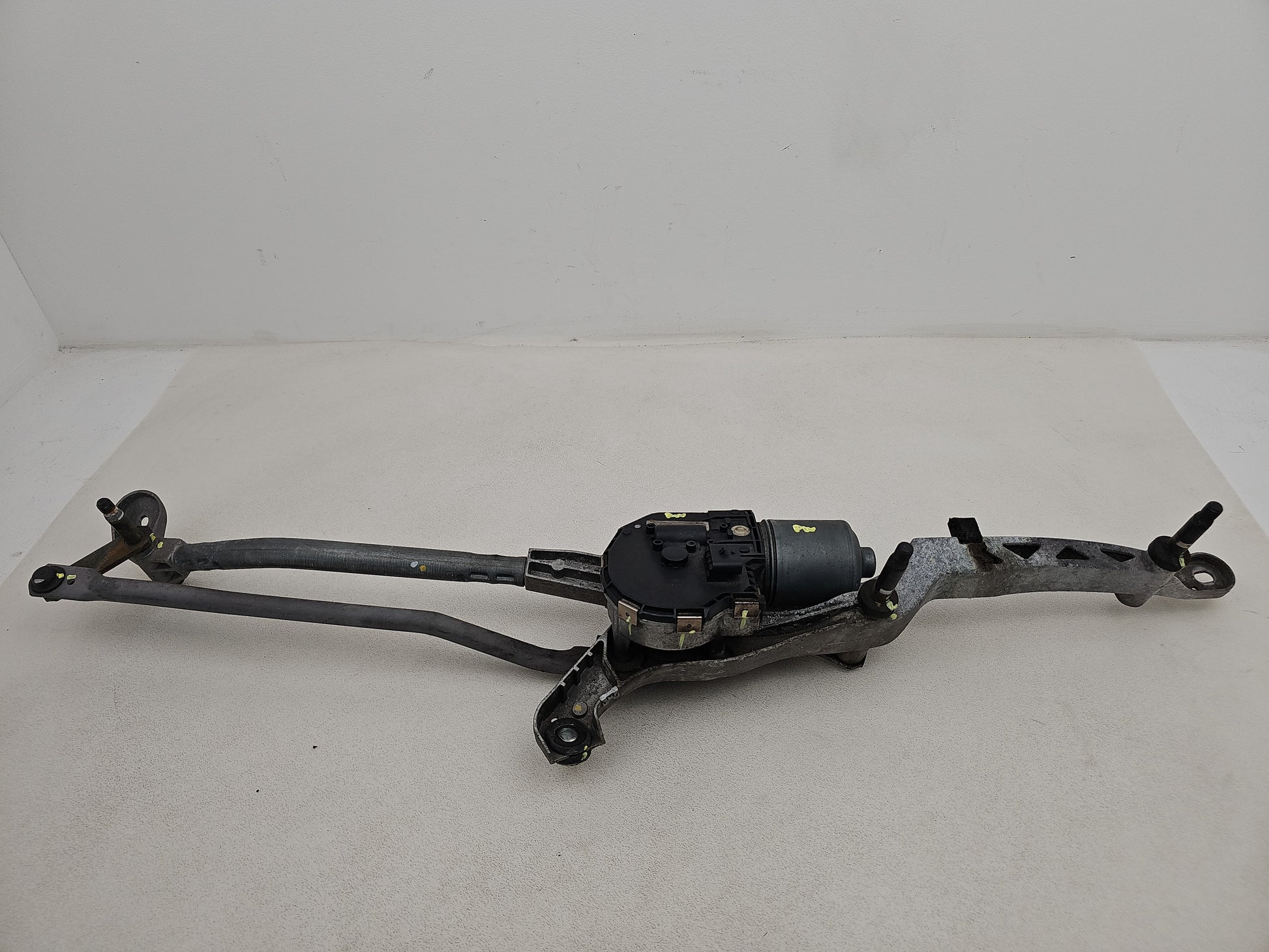 Front Wiper Motor & Mechanism / Linkage 1