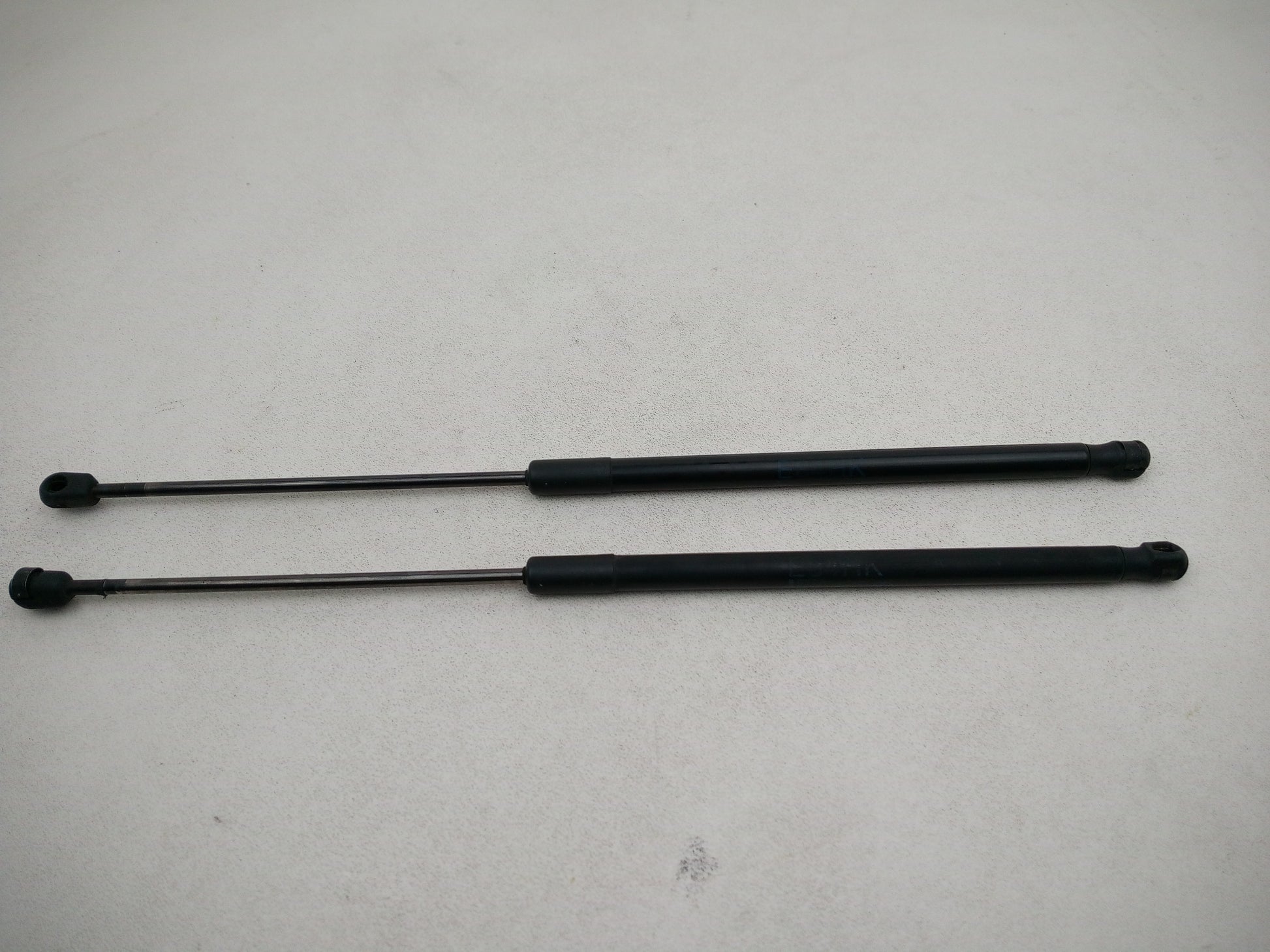 Tailgate Lift Handle 1