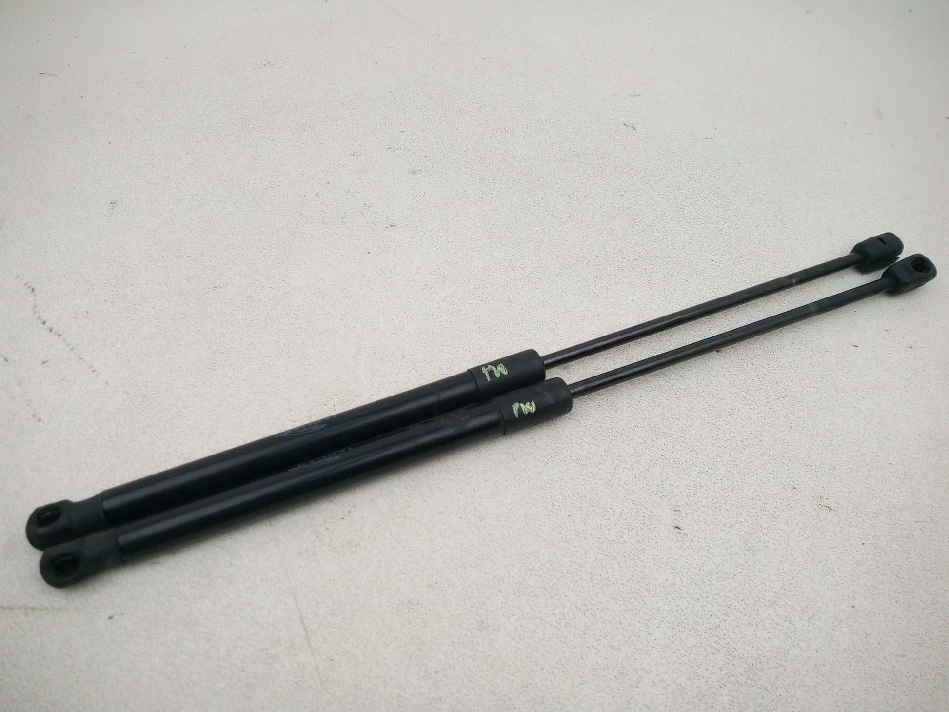 Tailgate Lift Handle 1