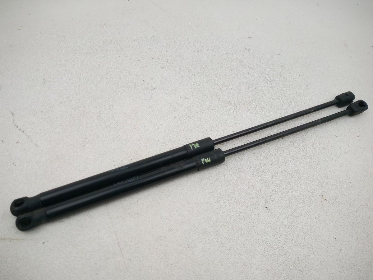 Tailgate Lift Handle 1
