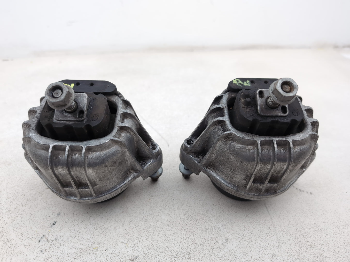 Set Of Engine Mounts LH + RH 1