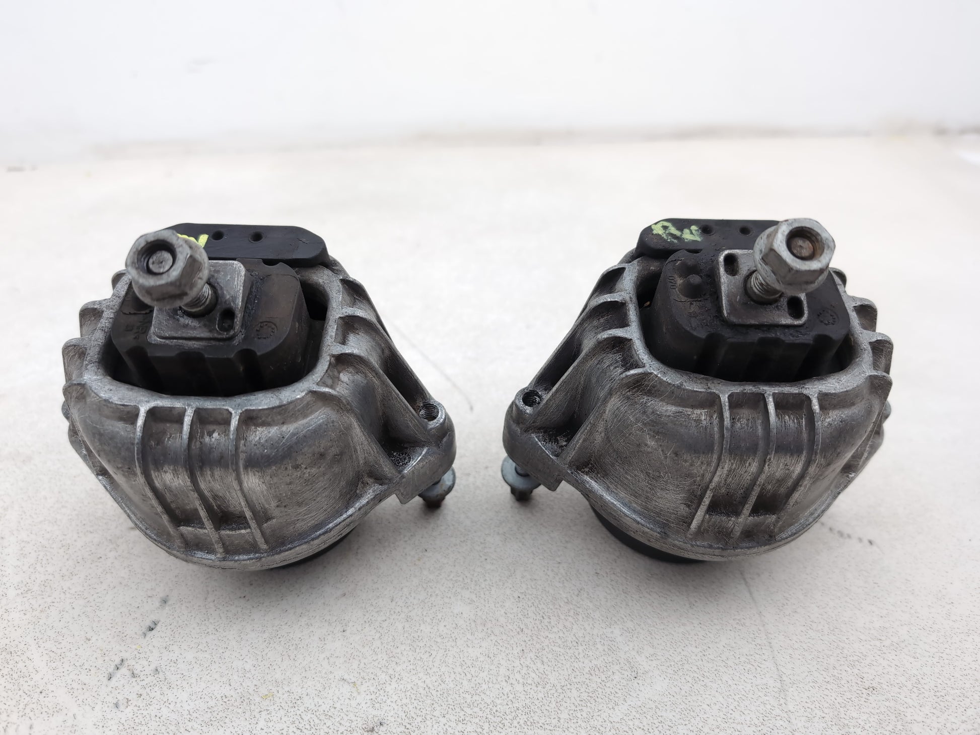 Set Of Engine Mounts LH + RH 1