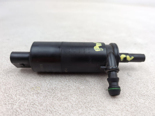 Audi A4 A5 Skoda Octavia Front Headlight Washer Pump 3b7955681/W327 2009
