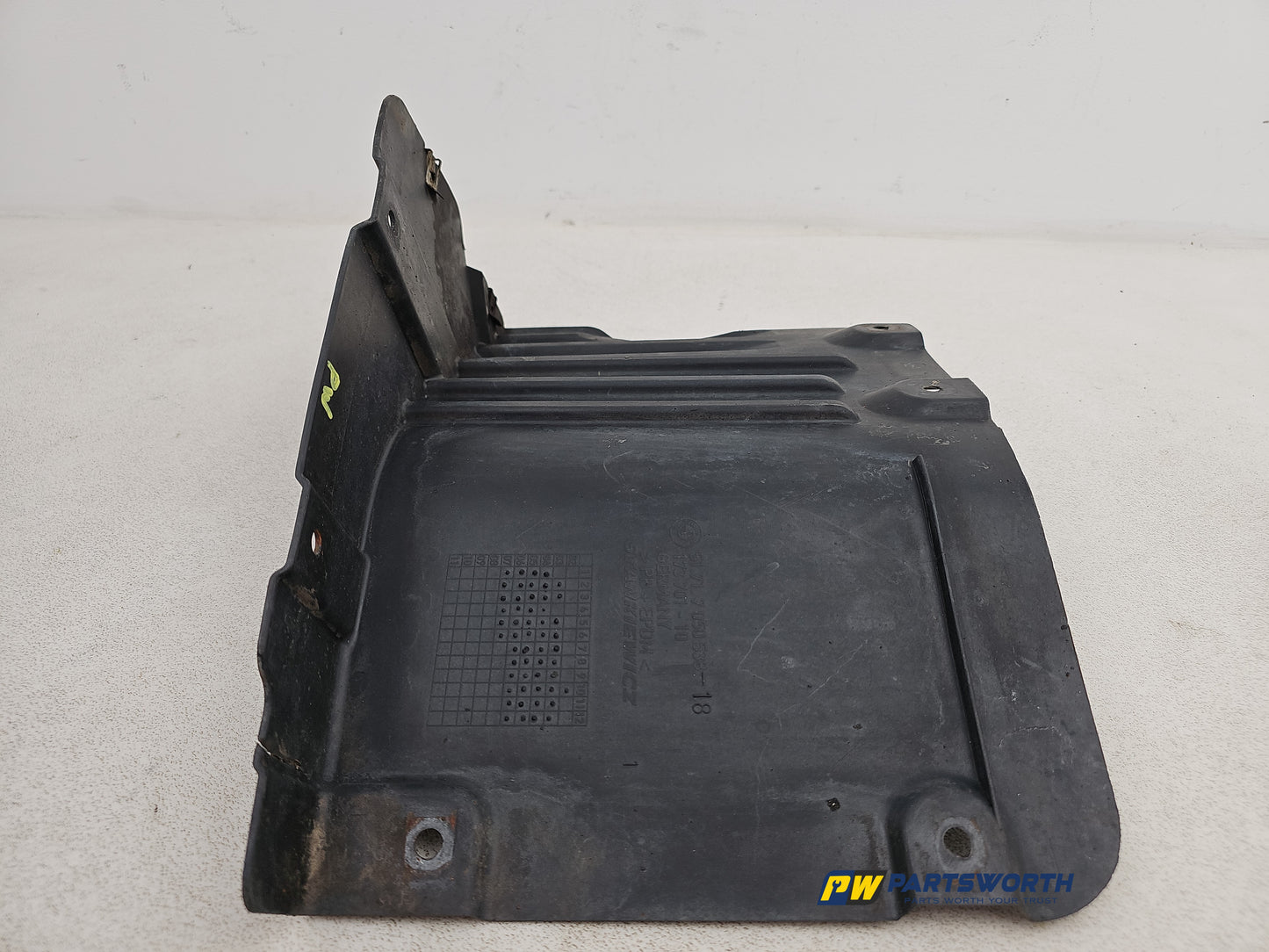Moulding Wheel Arch Front RH 1