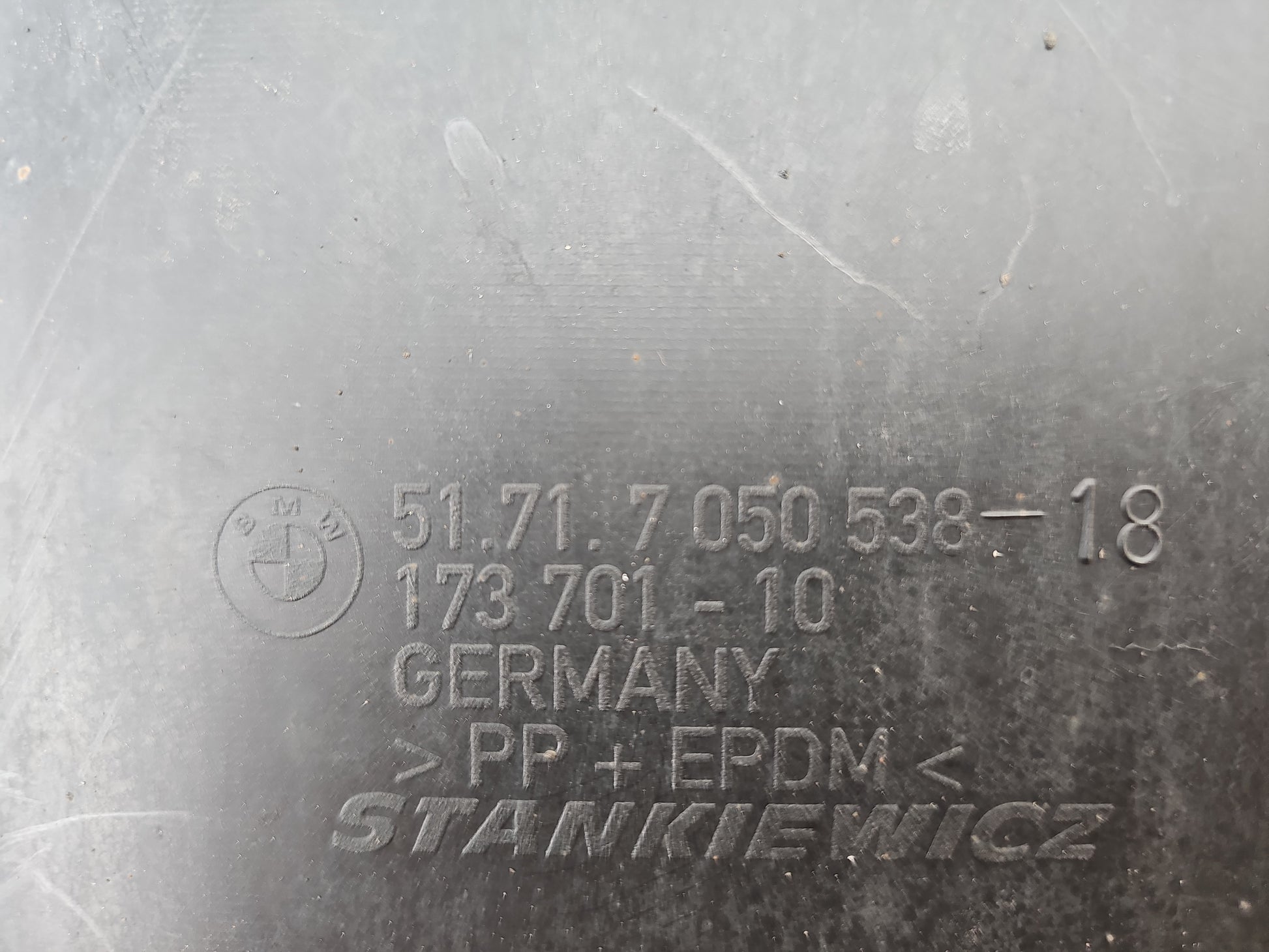 Moulding Wheel Arch Front RH 6