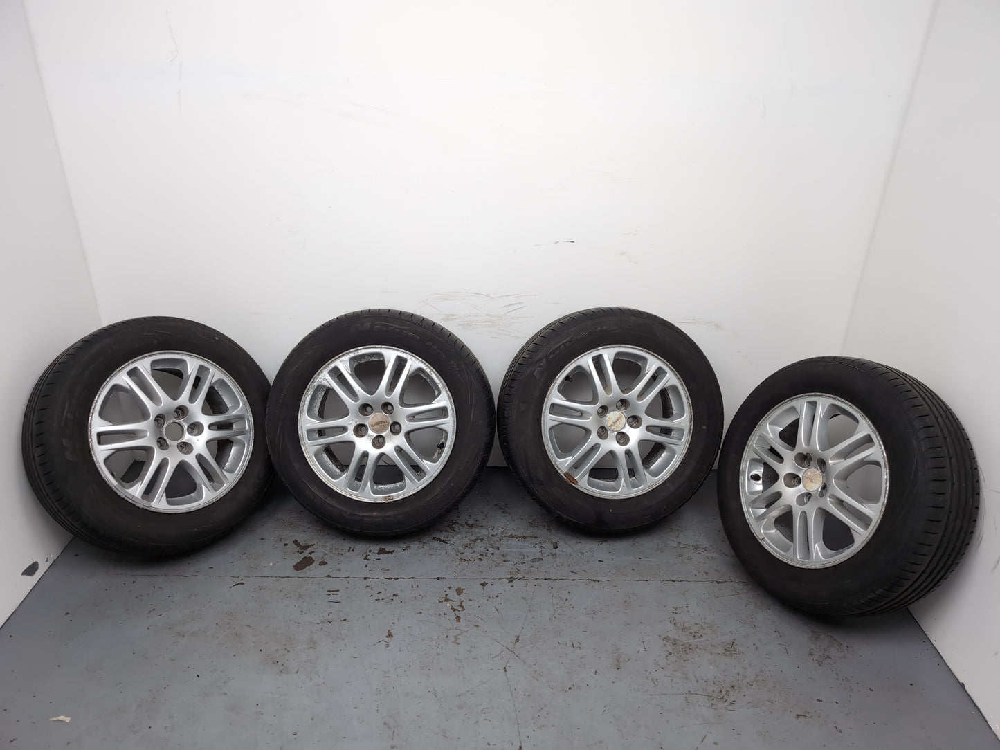 SET OF ALLOY WHEELS (KIT) 1
