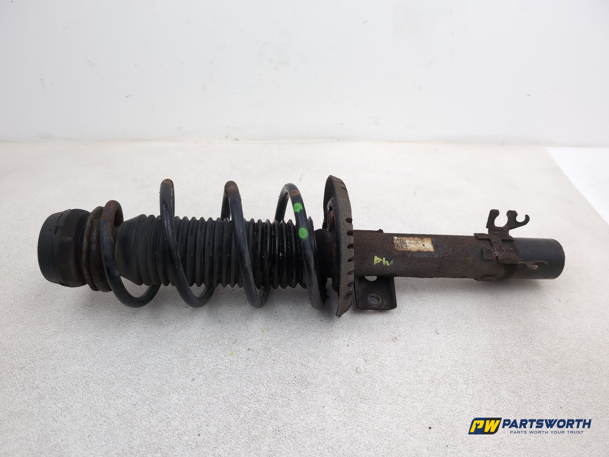 FRONT RIGHT SUSPENSION LEG STRUT HUB 1