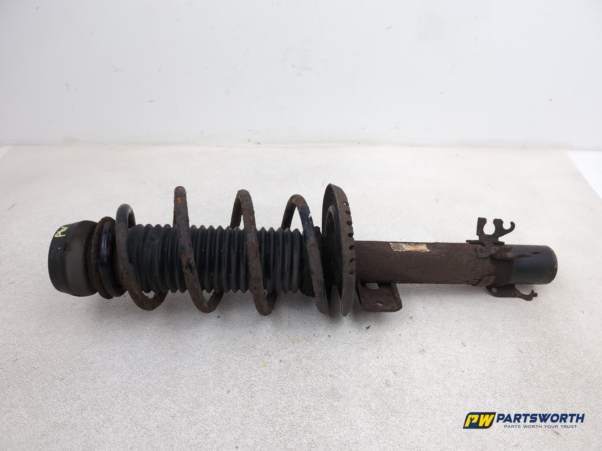 FRONT LEFT SUSPENSION LEG STRUT HUB 1