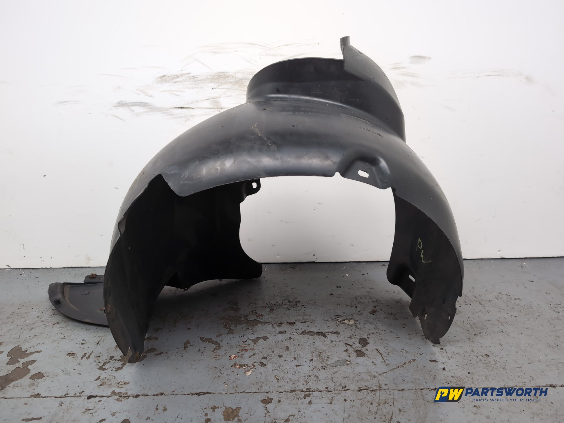 Moulding Wheel Arch Front LH 1