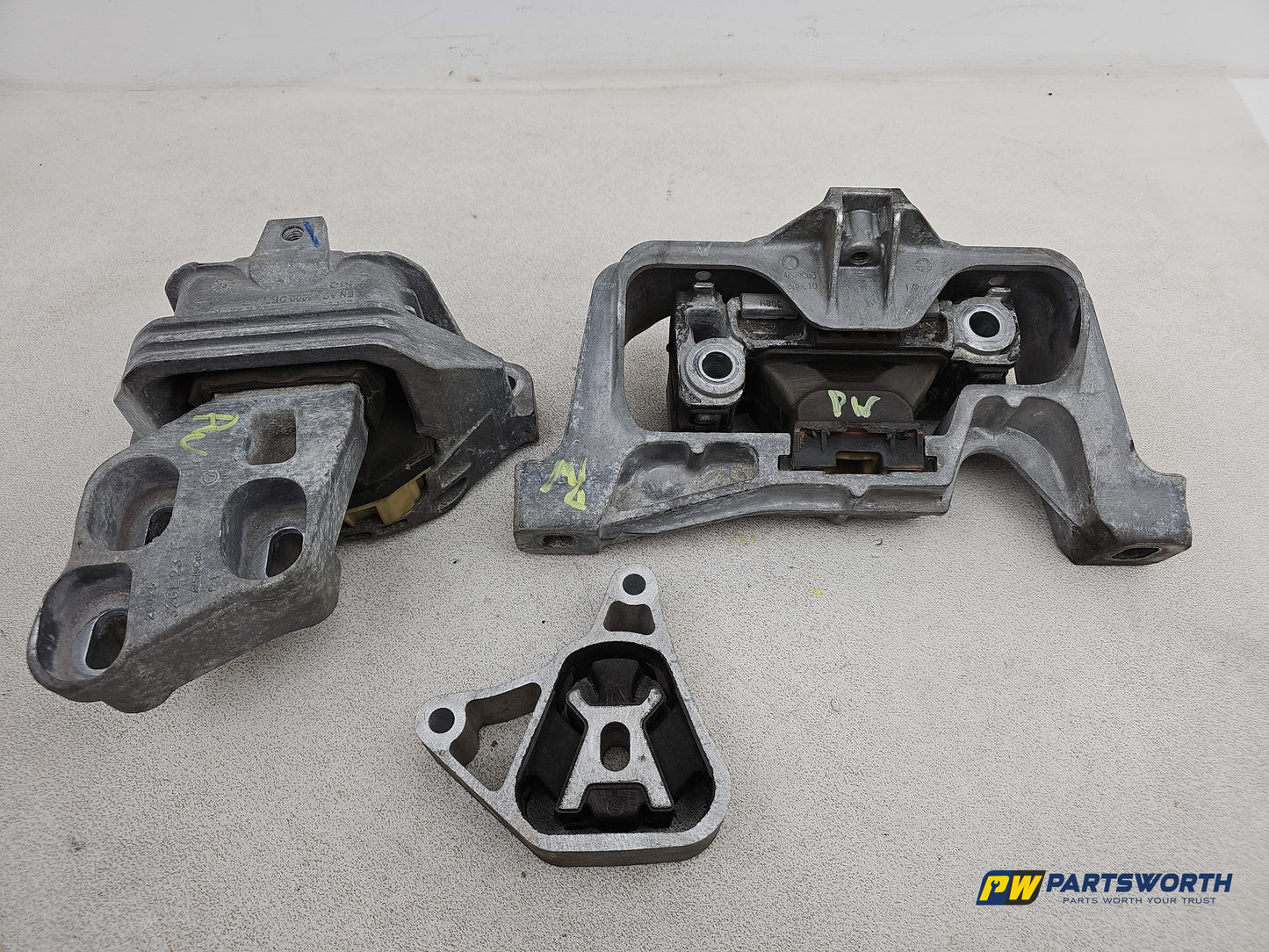 Set Of Engine Mounts LH + RH 1
