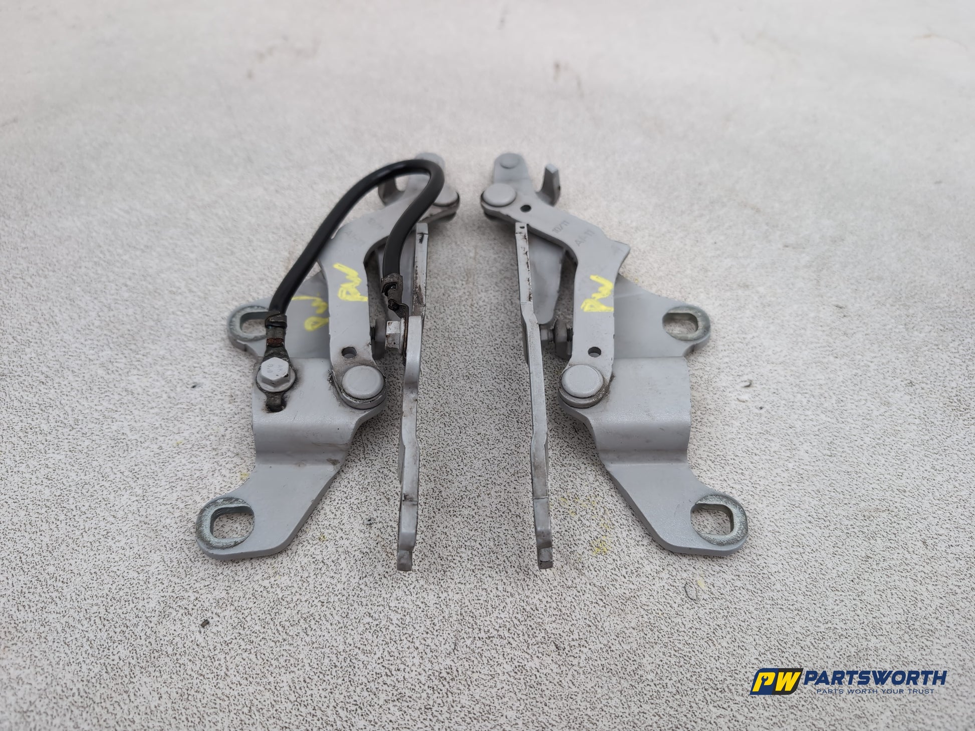 Bonnet Hinges 1