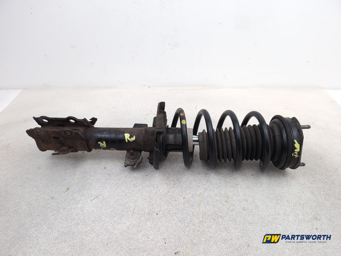 FRONT RIGHT SUSPENSION LEG STRUT HUB 1