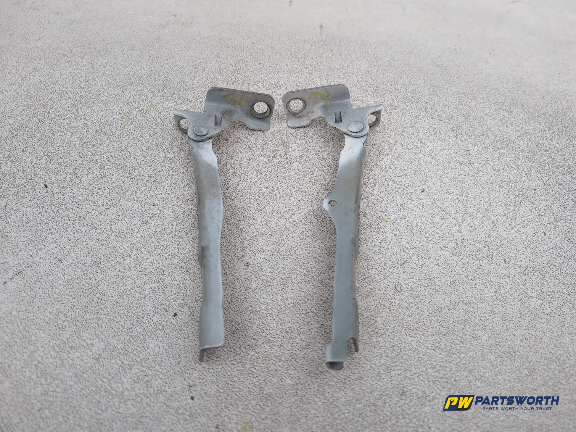 Bonnet Hinges 1