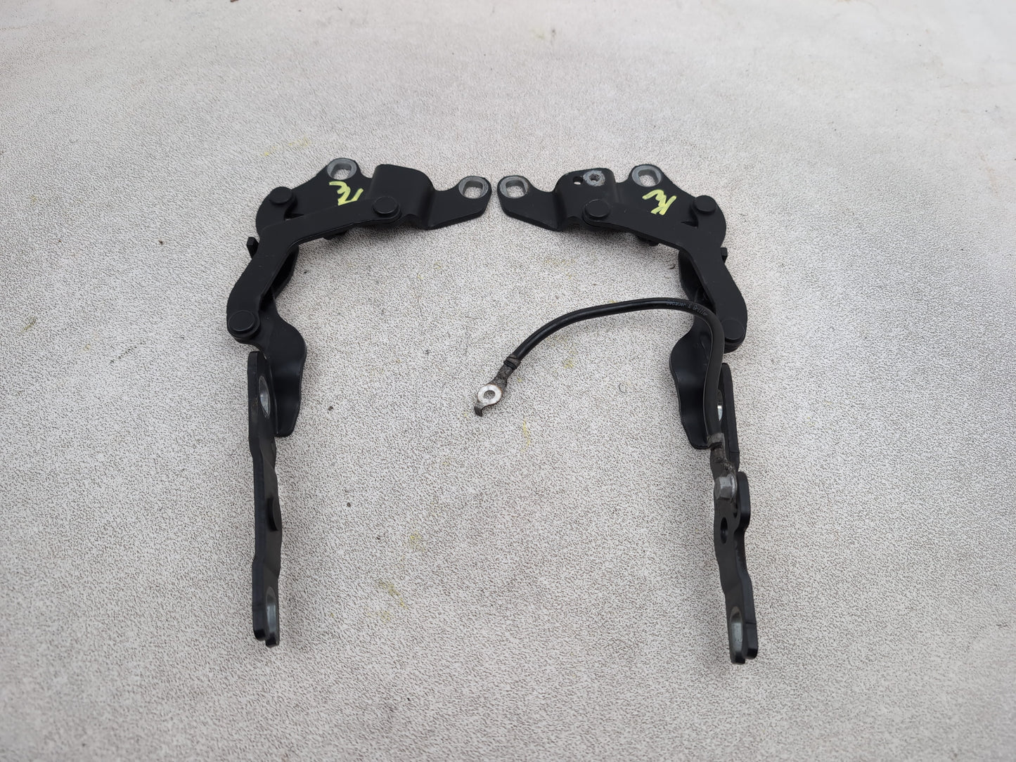 Bonnet Hinges 1