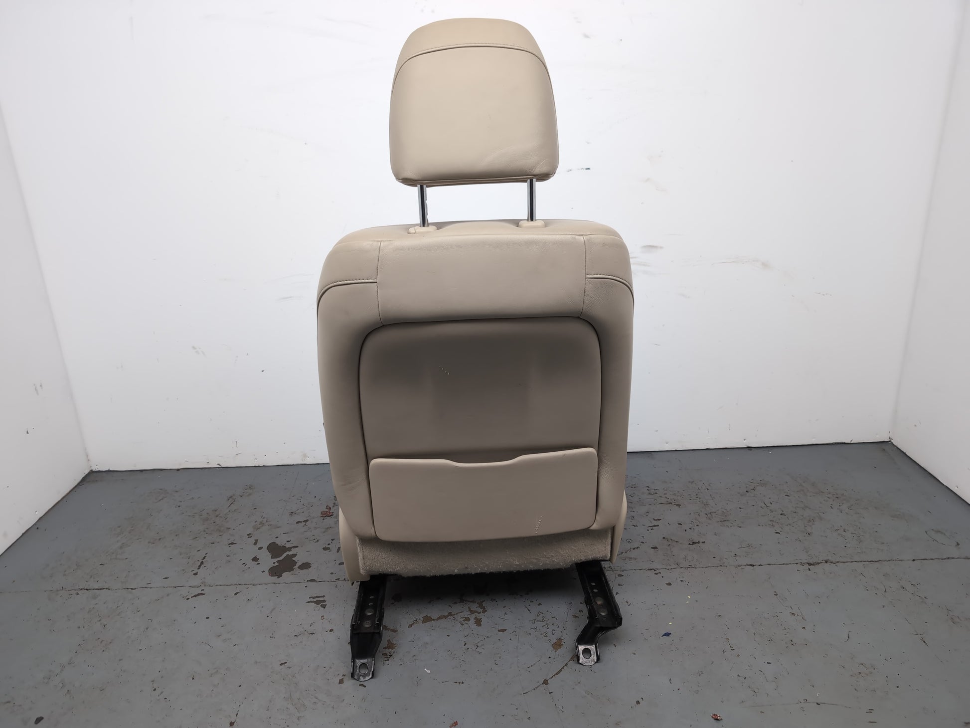 Seat Front RH 8
