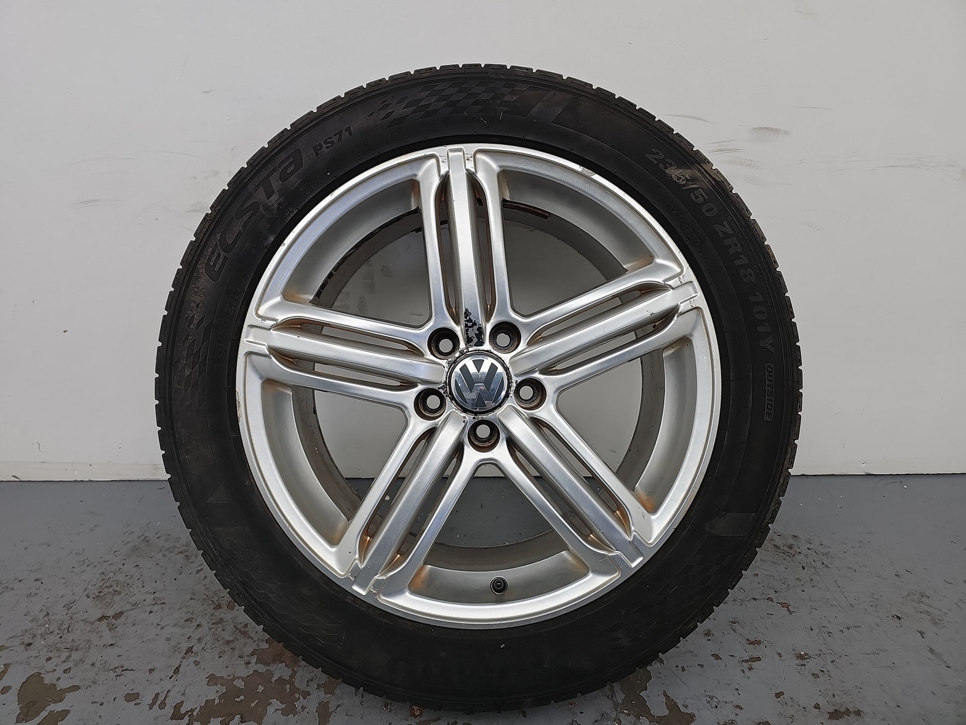 Volkswagen Tiguan Se 4motion Tsi Wheel With Tyre 235/50 R18 65718x8jj