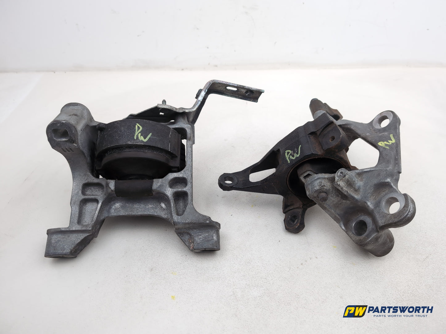 Set Of Engine Mounts LH + RH 1