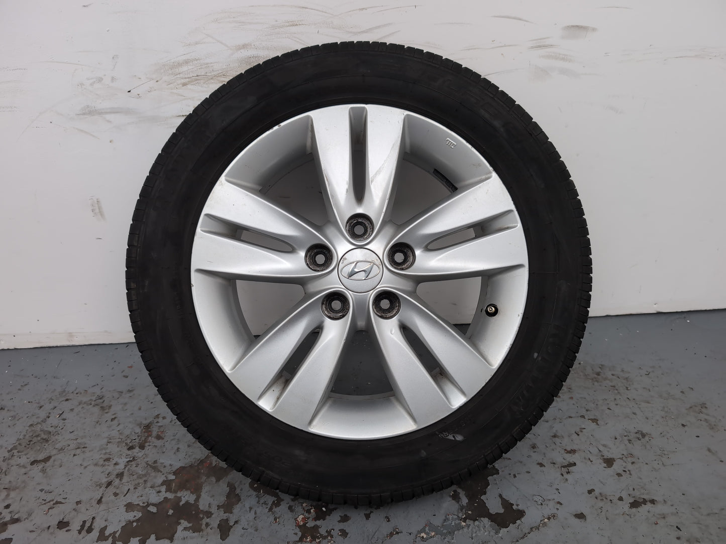 Hyundai Ix20 Style Crdi Wheel With Tyre 205/55 R16 2010-2019