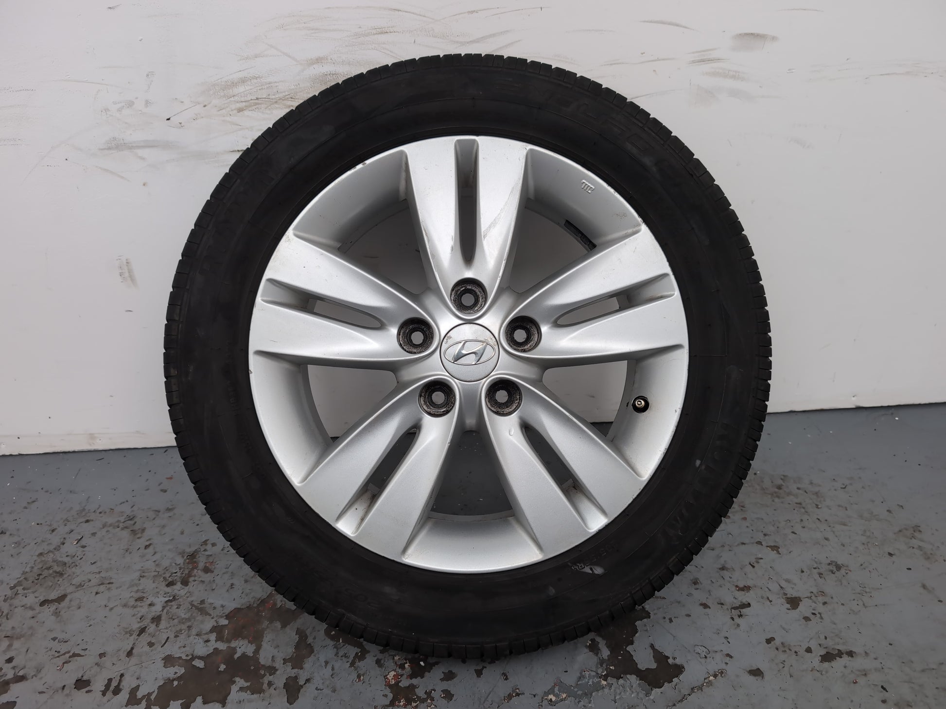 Hyundai Ix20 Style Crdi Wheel With Tyre 205/55 R16 2010-2019