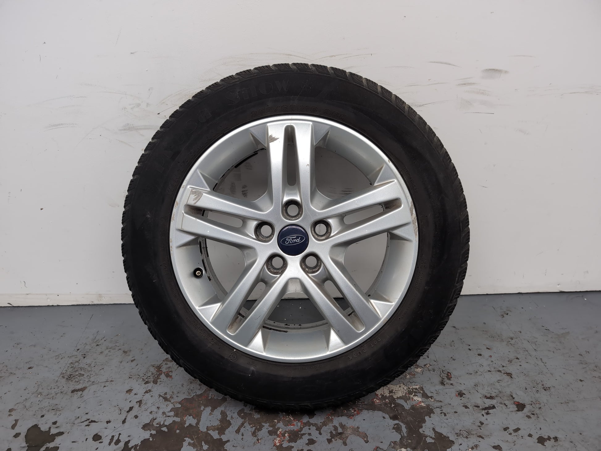 Ford Galaxy Zetec Tdci Auto Wheel With Tyre 205/60 R16 Am2j1007aa