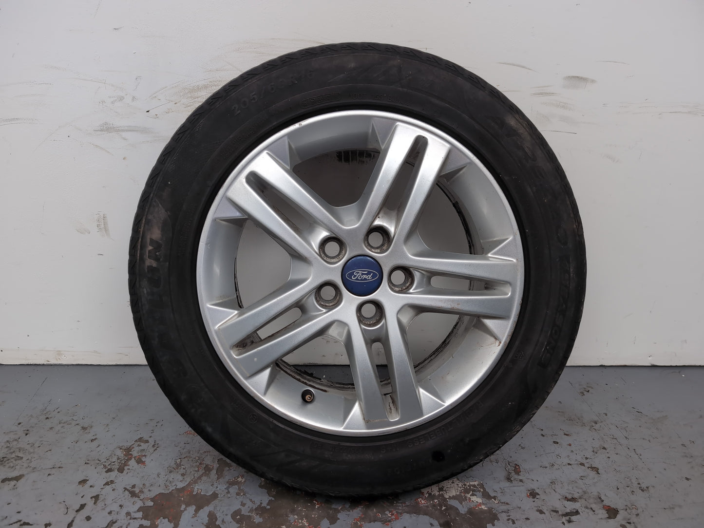 Ford Galaxy Zetec Tdci Auto Wheel With Tyre 205/60 R16 Am2j1007aa