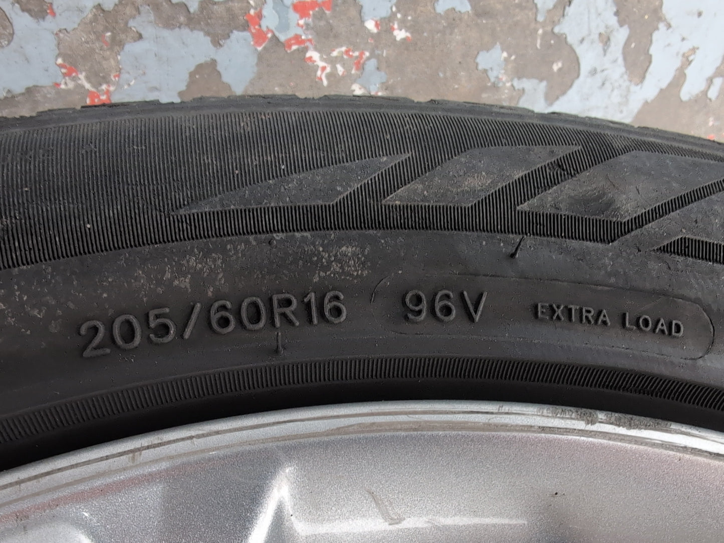 Ford Galaxy Zetec Tdci Auto Wheel With Tyre 205/60 R16 Am2j1007aa - photo 7