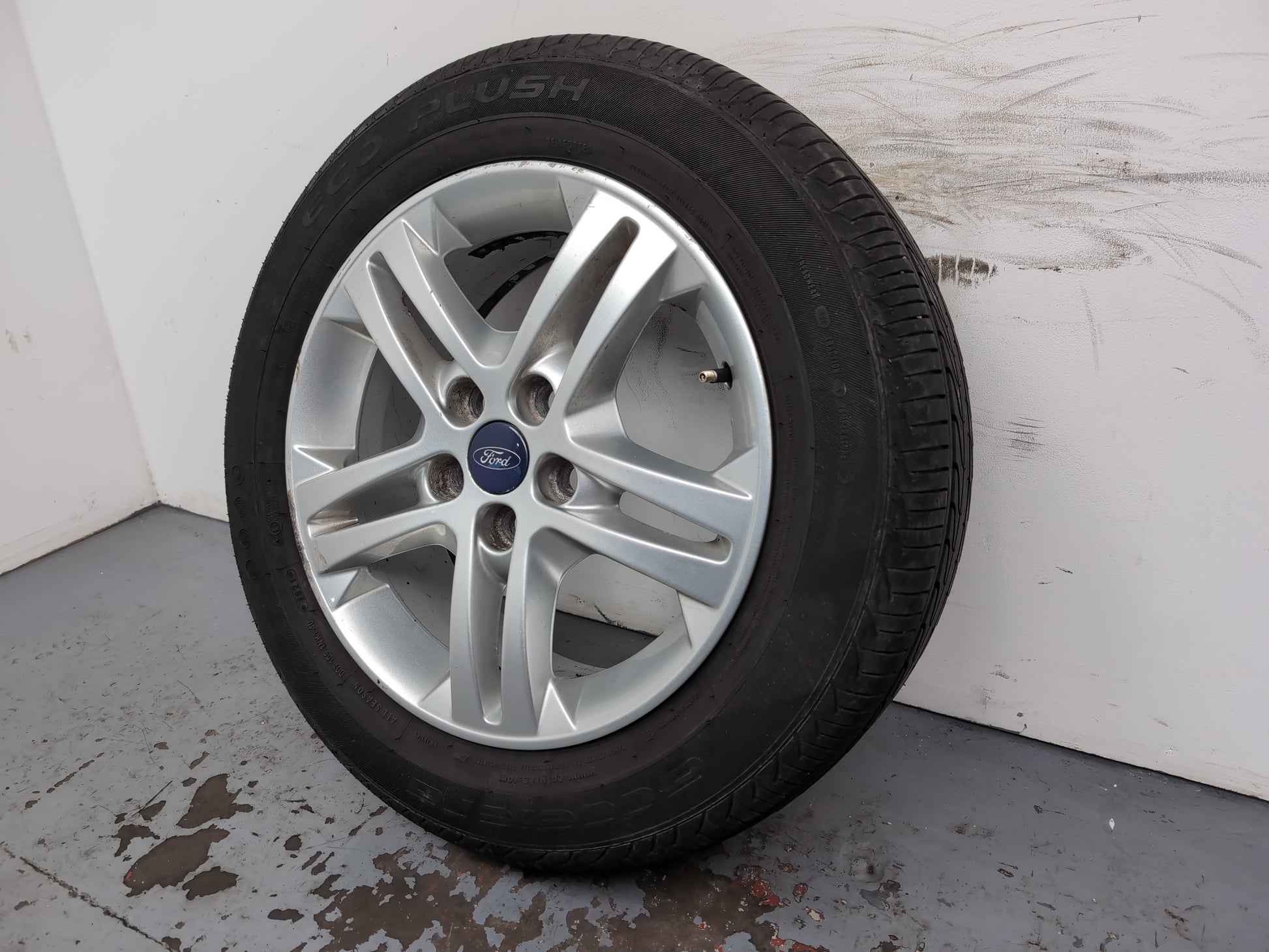 Ford Galaxy Zetec Tdci Auto Wheel With Tyre 205/60 R16 Am2j1007aa - photo 2