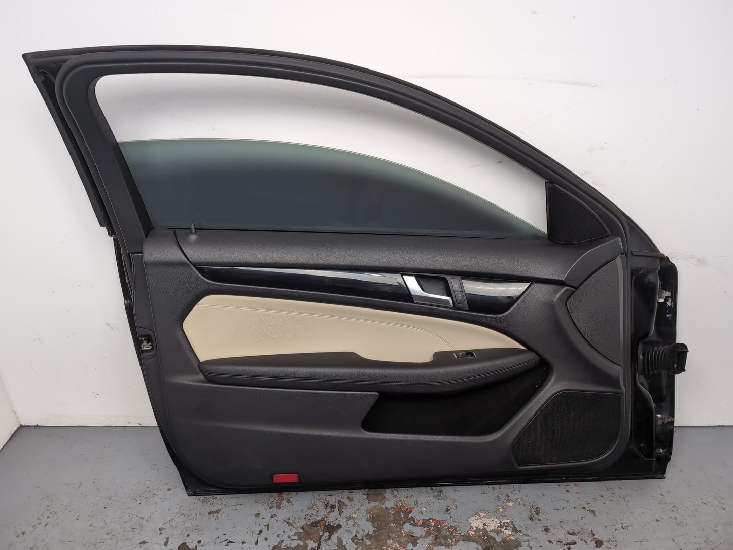 Mercedes-Benz C204 Coupe Amg Sport Door Front Lh Black 197 2011-2015 - photo 8