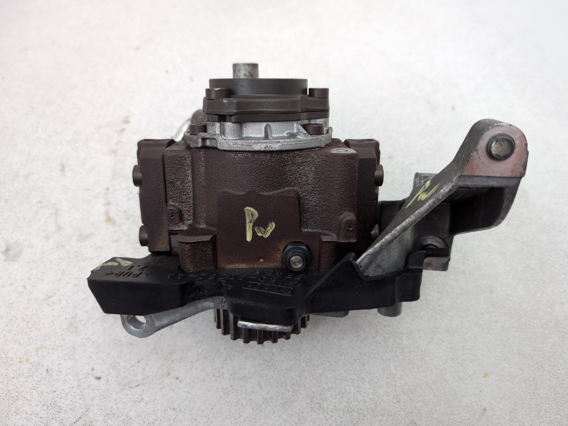 High pressure fuel pump 9