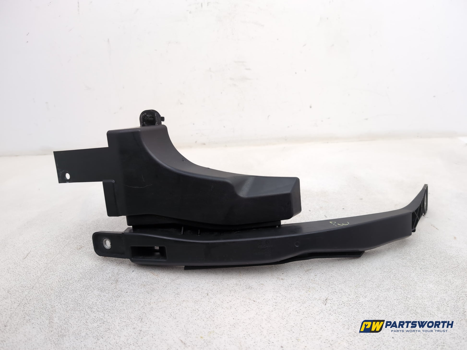 Headlamp Panel Support Bracket RH 1