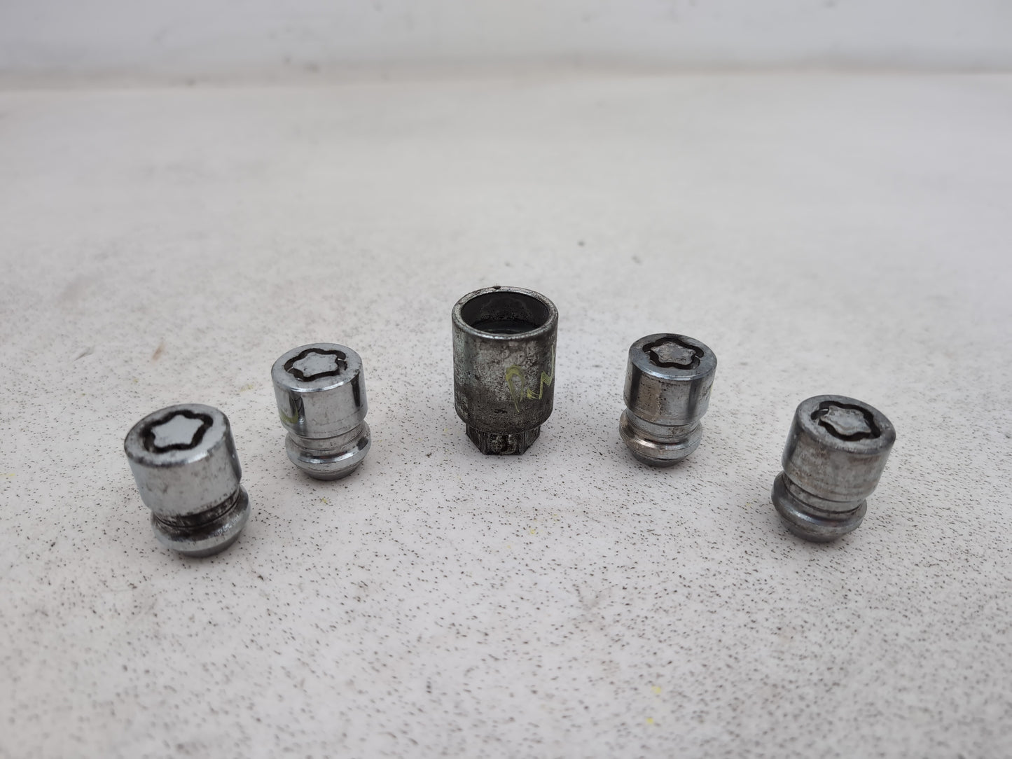 Vauxhall Insignia Sri Vx-Line A Set Of Locking Wheel Nuts Bolts Key