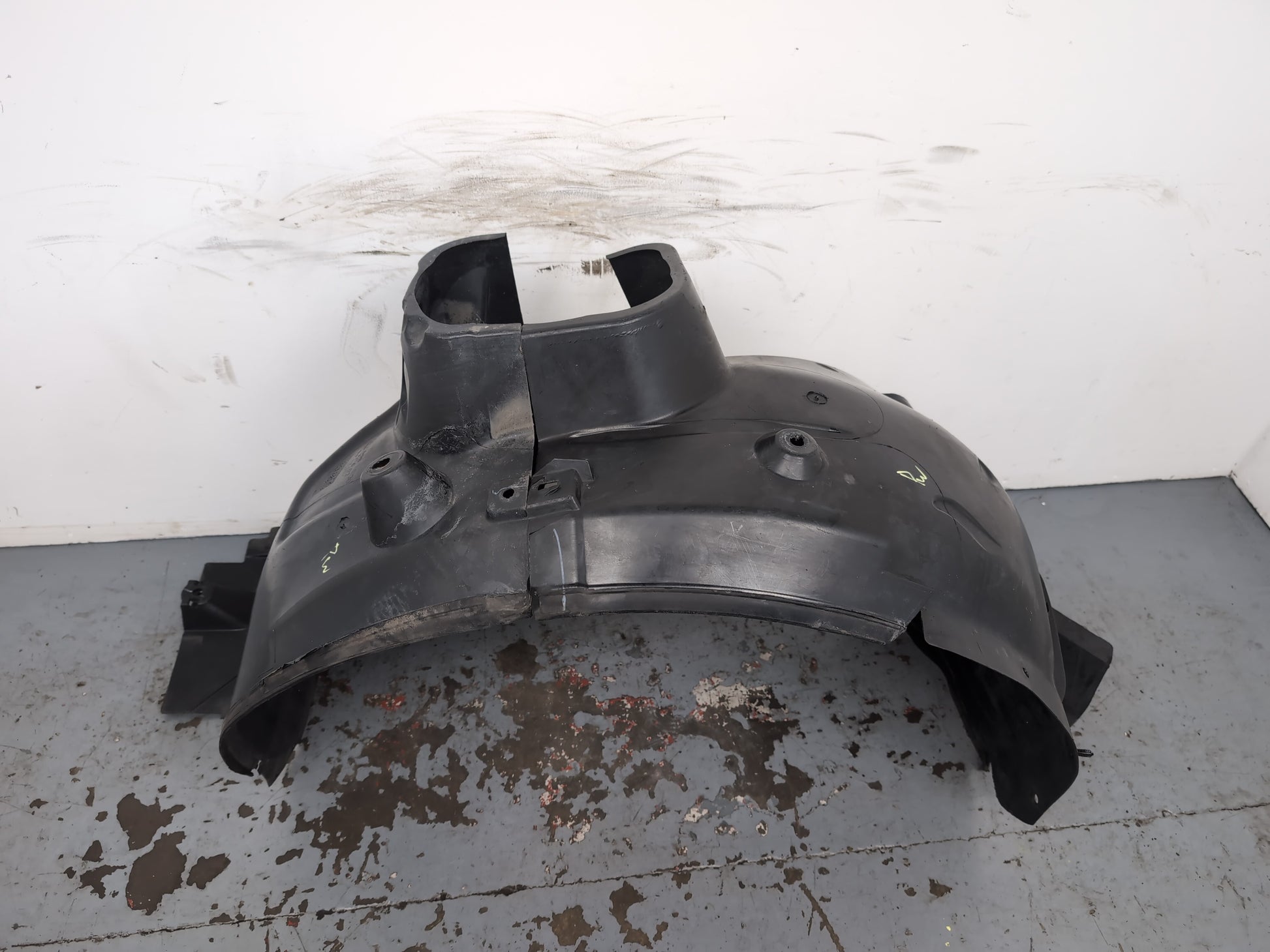 Mercedes-Benz C250 Amg Sport Ed125 Wheel Arch Splash Guard Front Right Side