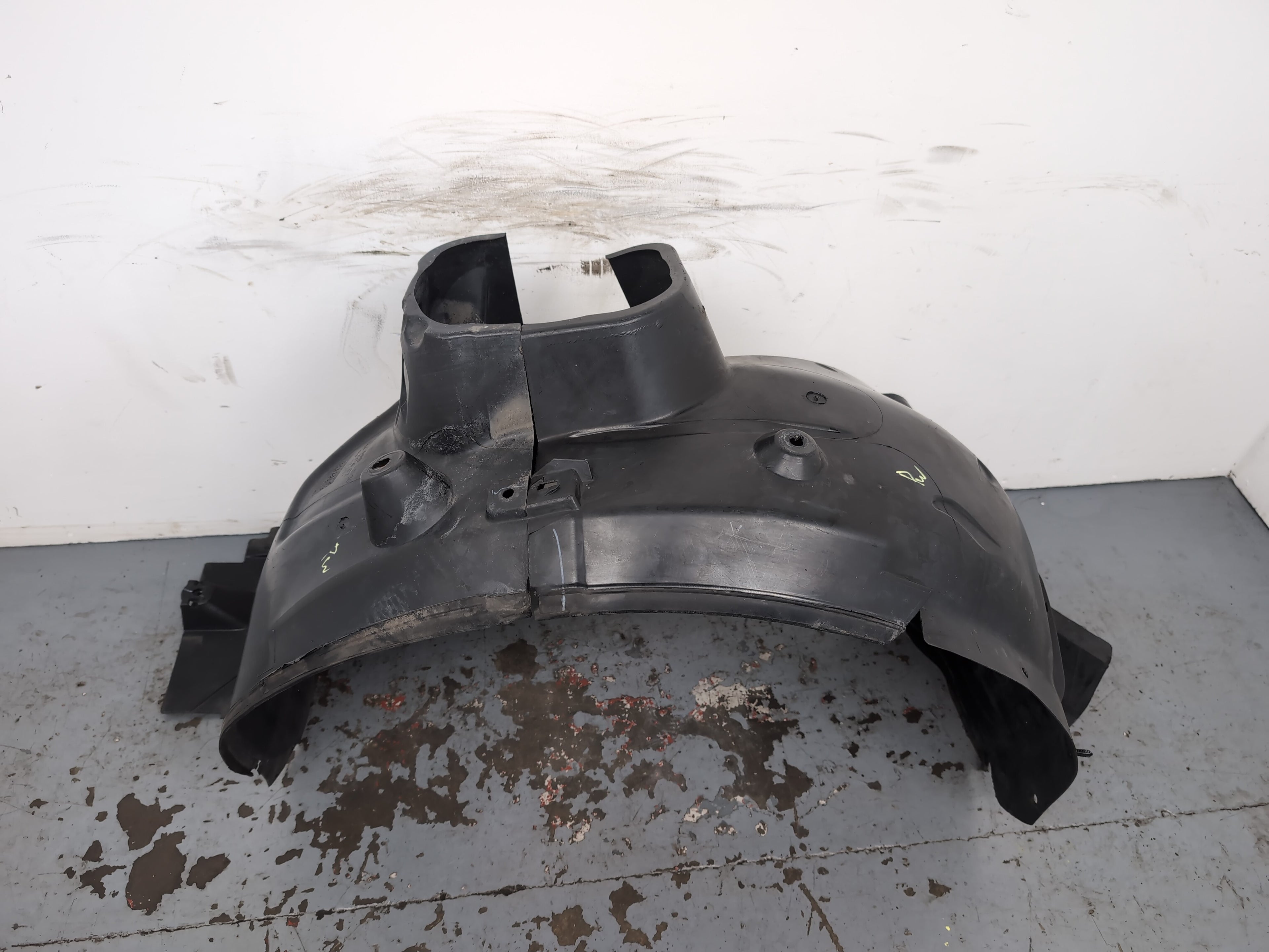 Mercedes-Benz C250 Amg Sport Ed125 Wheel Arch Splash Guard Front Right Side