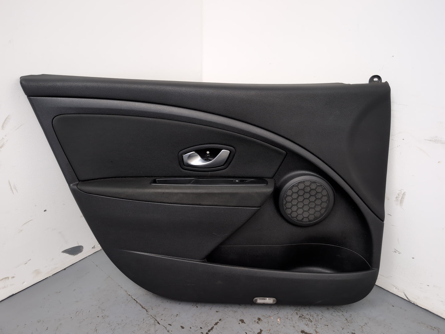 Renault Megane Expression Vvt 110 Front Right Driver Door Card 2008-2015