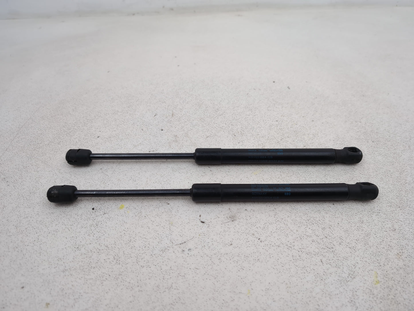 Audi A6 Se Tdi Bonnet Support Gas Struts Pair 4g8823359a 2011-2018
