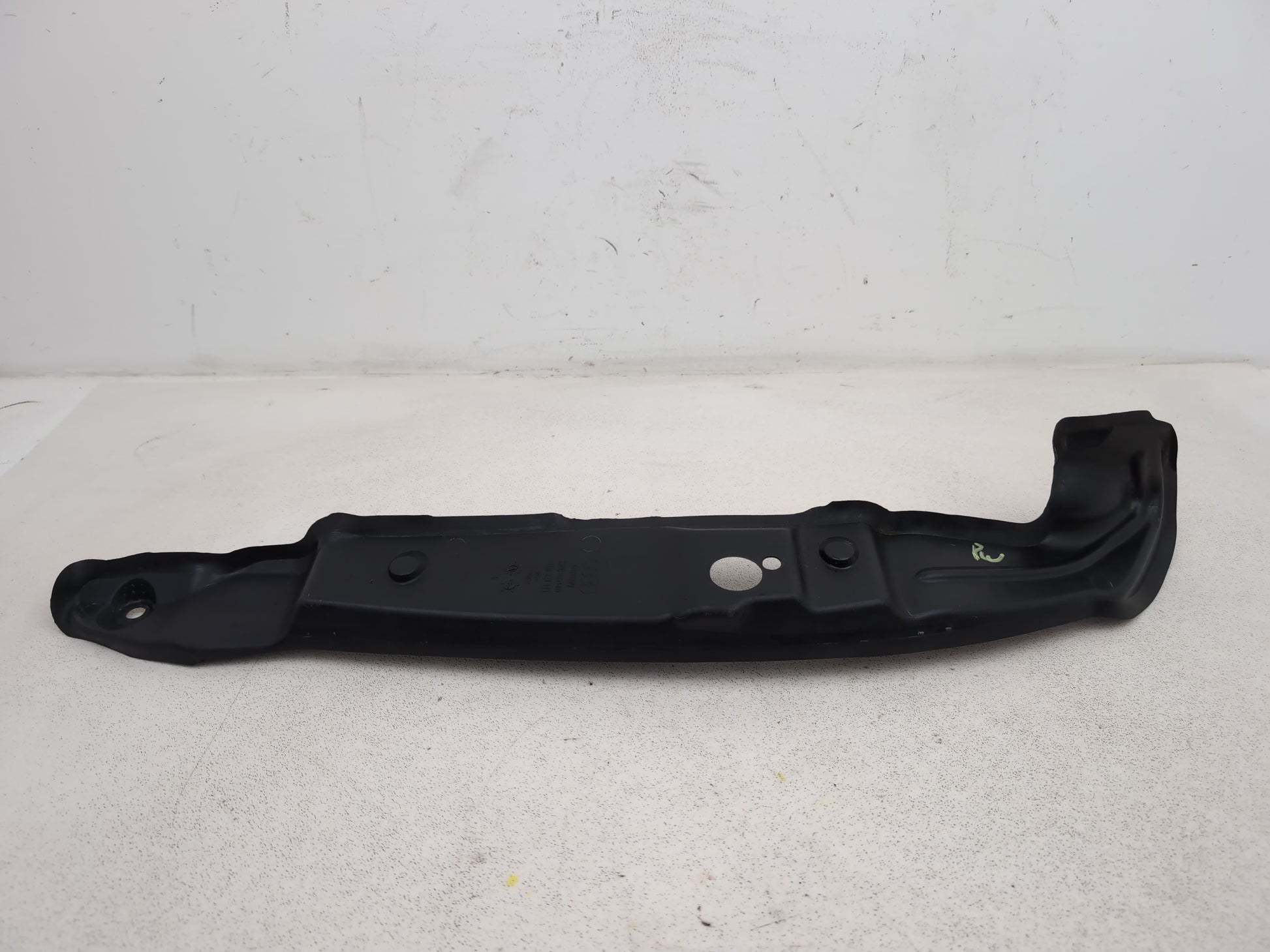Audi A6 Se Tdi Front Wing Mount Bracket Left Passenger Side 4g0821111 2011-2018