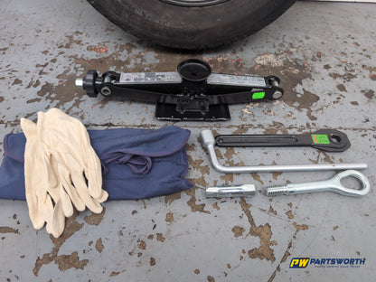 Mercedes-Benz B160 Sport Cvt Space Saver Spare Wheel And Tool Kit 125/90 R16 - photo 7