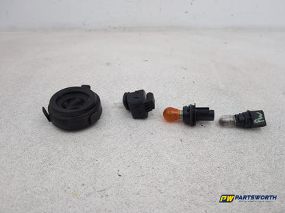 Skoda Citigo Se 12v Headlight Light Bulbs And Dust Cover Set