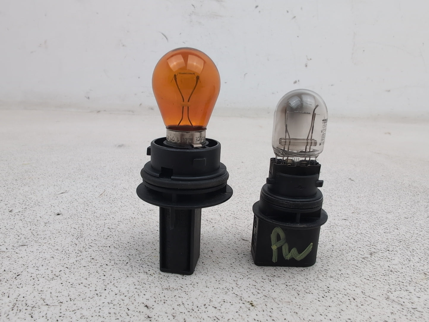 Skoda Citigo Se 12v Headlight Light Bulbs And Dust Cover Set - photo 6