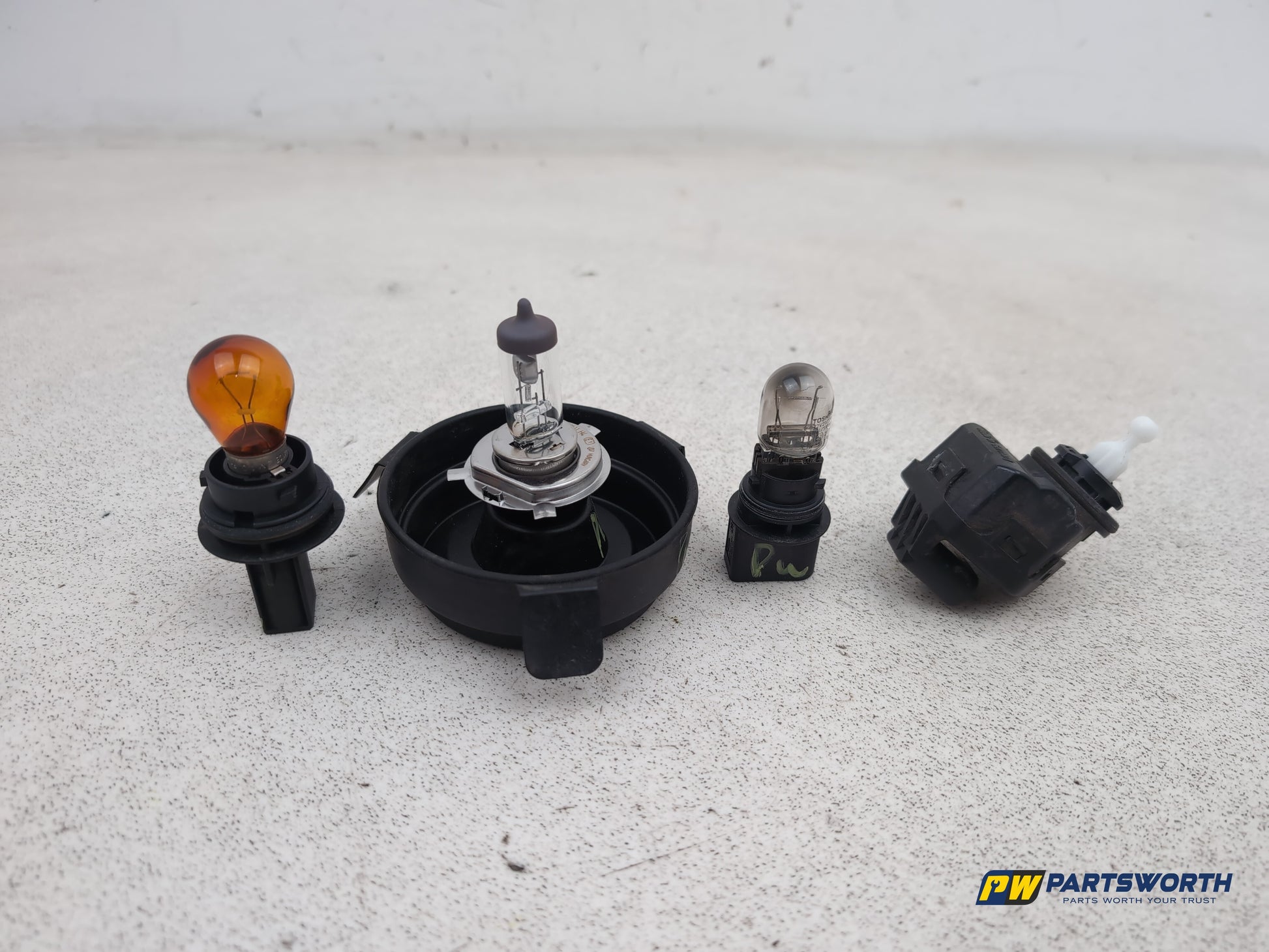 Skoda Citigo Se 12v Headlight Light Bulbs And Dust Cover Set