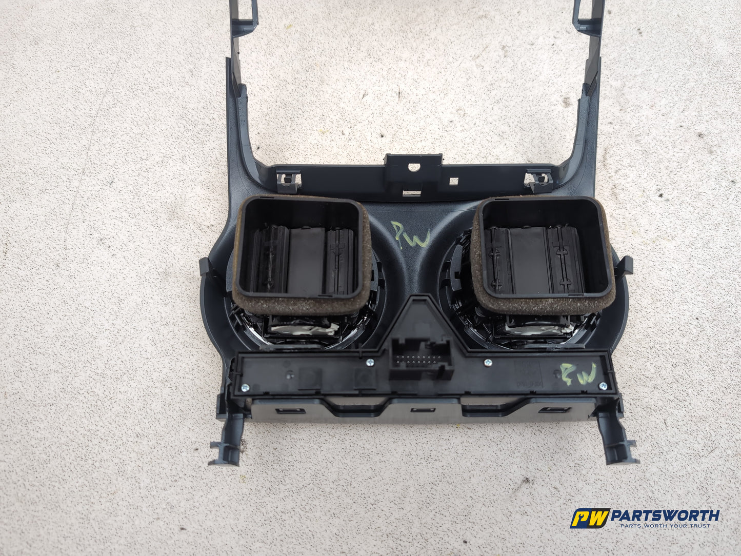 Vauxhall Corsa Se Centre Console Vent Surround 13295008 2006-2014 - photo 7