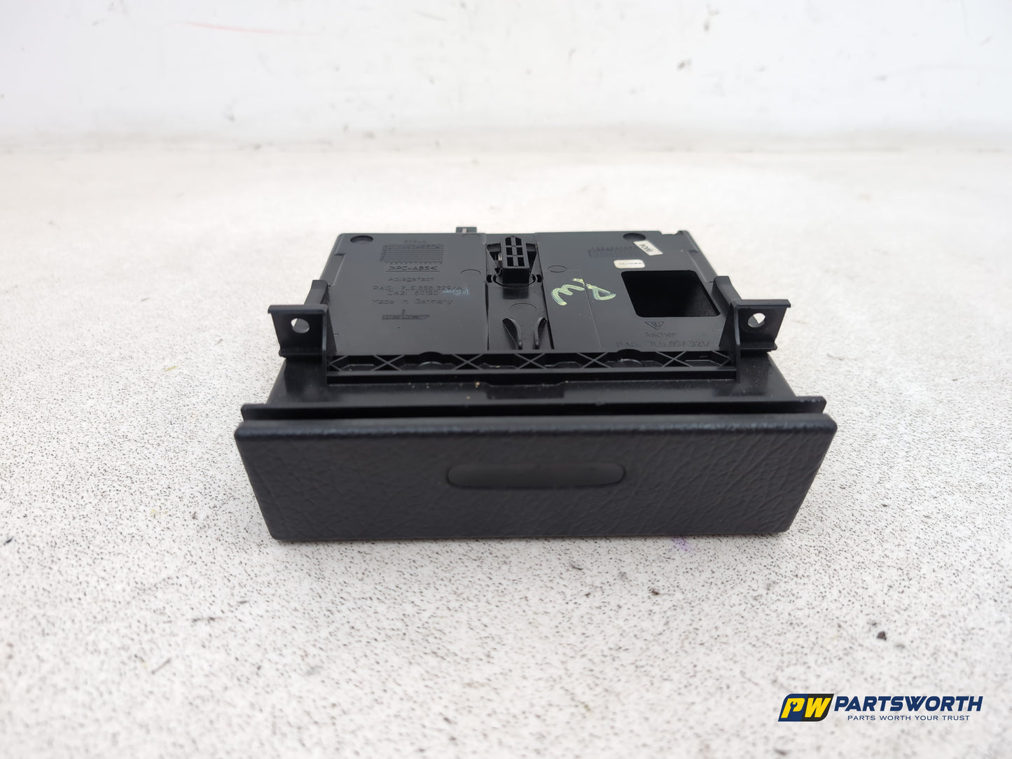 Porsche Cayenne Tiptronic S Centre Console Storage Tray 7l5857321 2003-2010