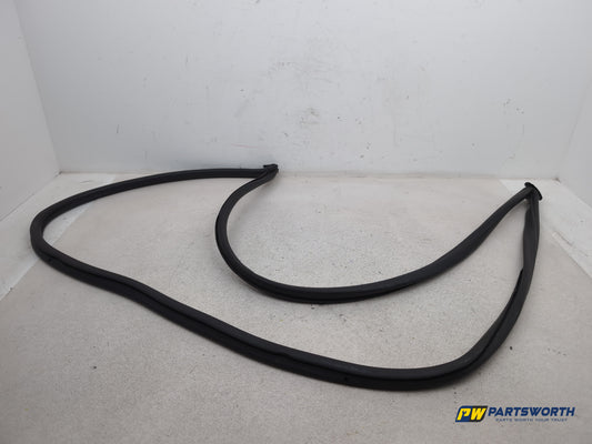 Porsche Cayenne Tiptronic S Front Bonnet Seal Rubber 7l5823707 2003-2010