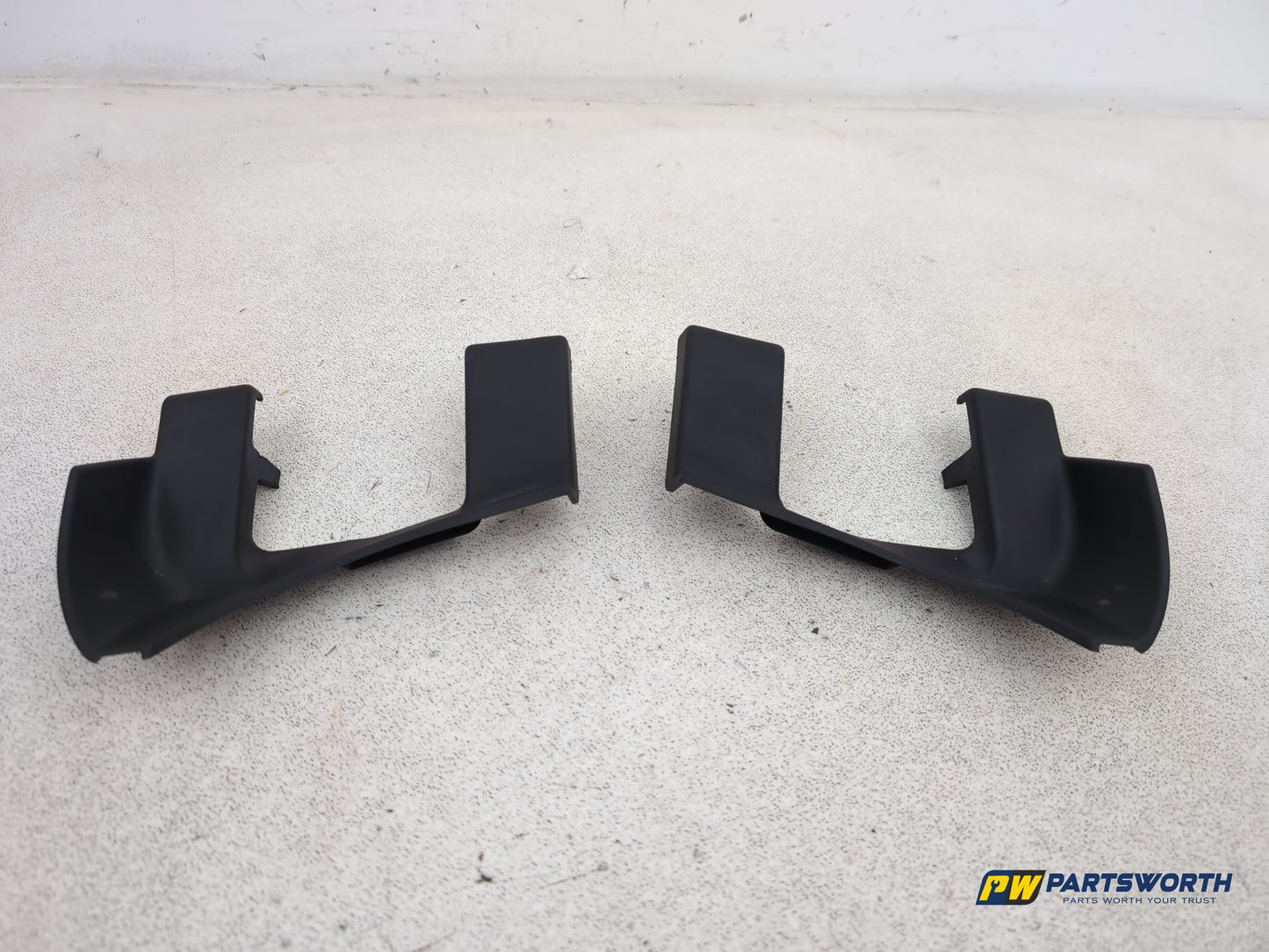 Porsche Cayenne Tiptronic S Left Side Tailgate Hinge Trim Cover Set 7l5867627