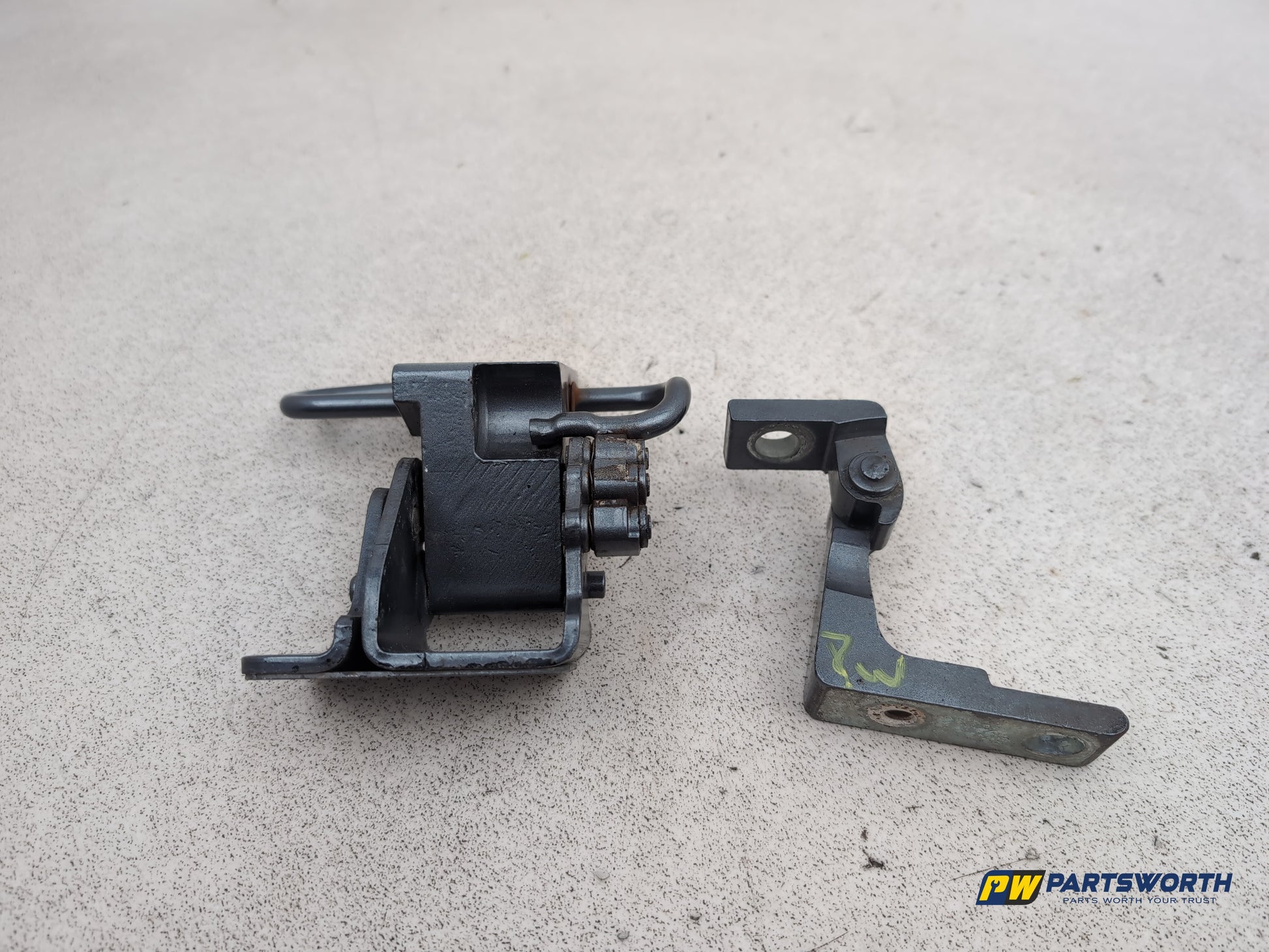 Porsche Cayenne Tiptronic S Lh Passenger Side Front Door Hinge Pair 7l0831411