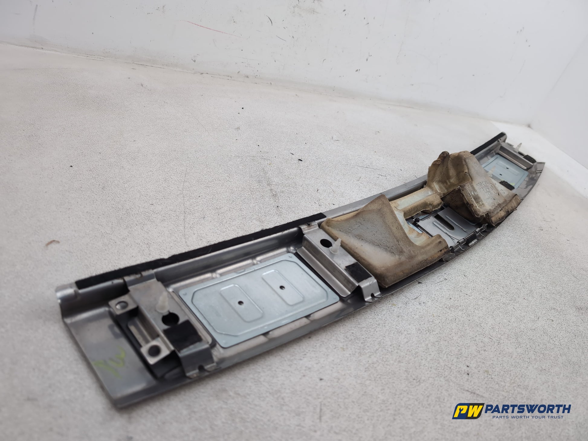 Porsche Cayenne Tiptronic S Boot Lock Cover 7l5863459 2003-2010 - photo 5