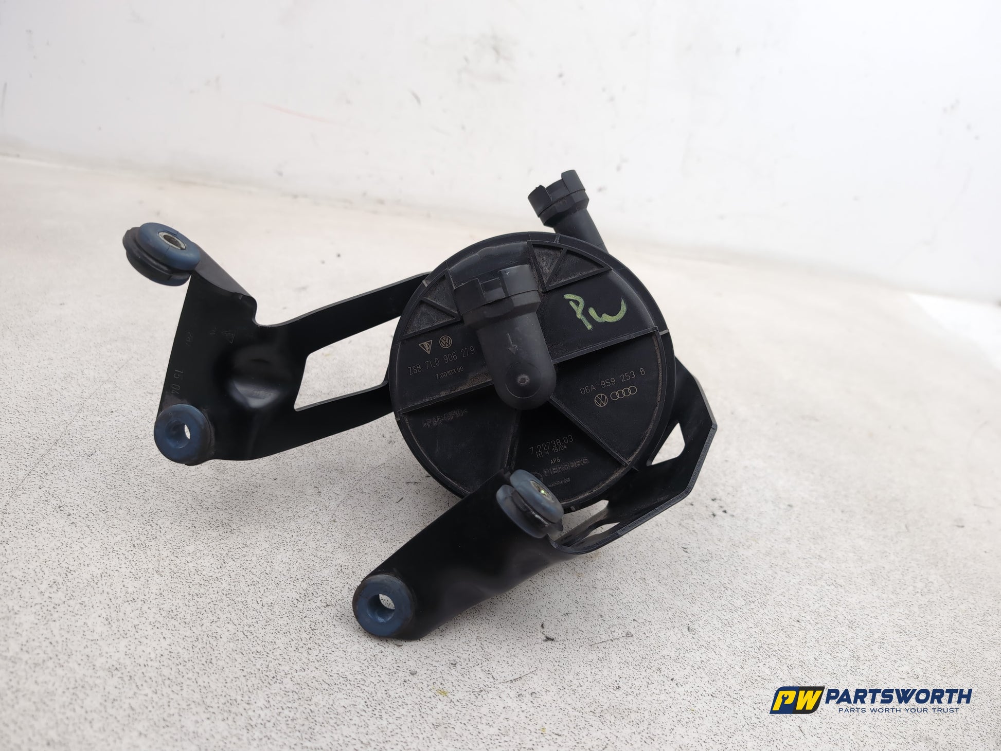 Porsche Cayenne Tiptronic S Secondary Air Pump 7l0906279 2003-2010
