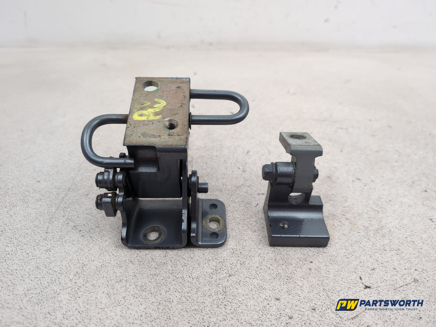 Porsche Cayenne Tiptronic S Rear Right Door Hinge Driver Side 7l0833412