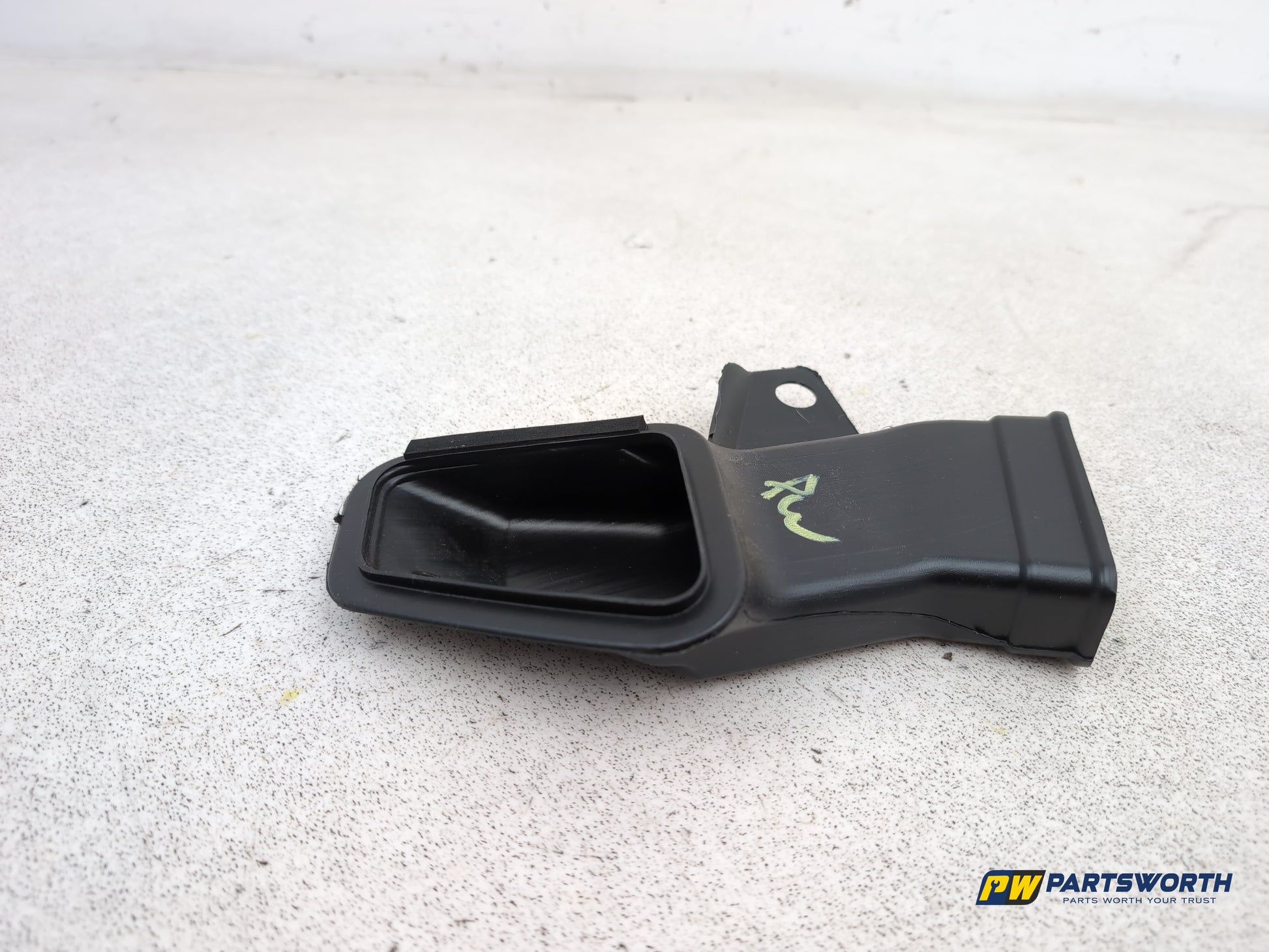 Peugeot 208 Active Air Intake Duct Right Driver Side 9673843280 2012-2019